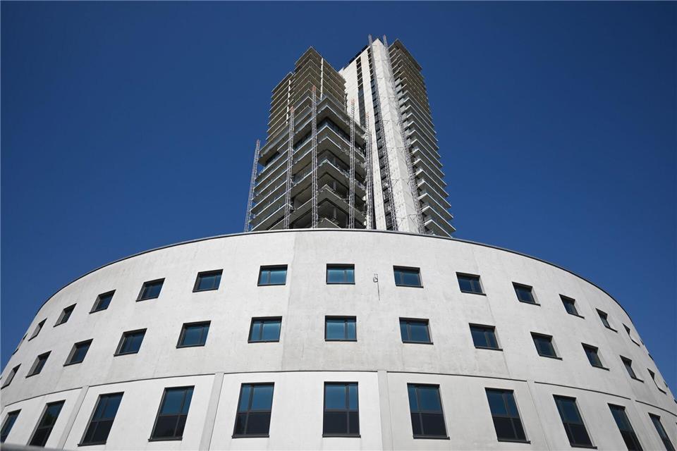 Am Schwabenlandtower wird seit Jahren nicht weitergebaut. (Foto-Produktion)Marijan Murat/dpa