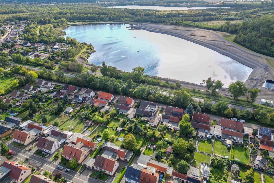 Am Silbersee wurde am Samstagnachmittag ein Schwimmer als vermisst gemeldet. Am Tag darauf meldete er sich jedoch selbst bei der Polizei. (Symbolbild)Jan Woitas/dpa
