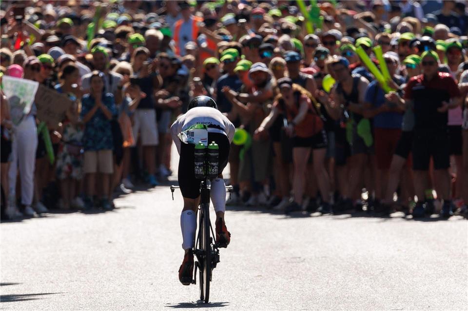 Am Solarer Berg rauf: Es ist der Moment, der auch den Profis Gänsehaut macht.Daniel Karmann/dpa