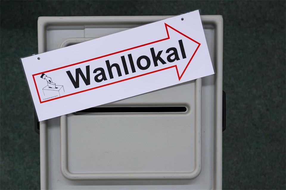 Am Sonntag, 20. September, steht die Wiederholungswahl für das Bürgermeisteramt in Strausberg an. (Symbolbild)Patrick Pleul/dpa