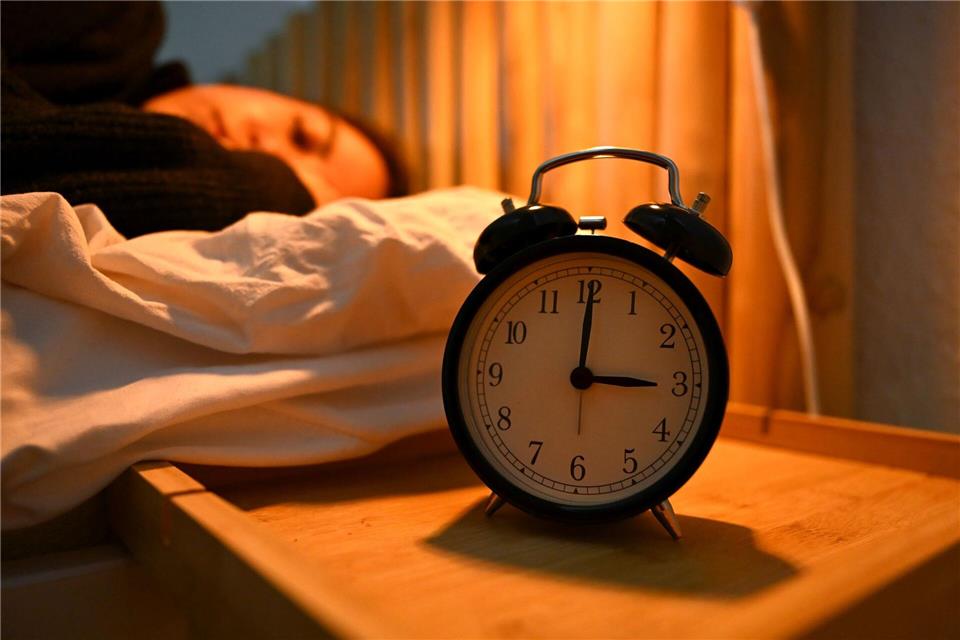 Am Sonntag beginnt die Sommerzeit. (Symbolbild) Elisa Schu/dpa