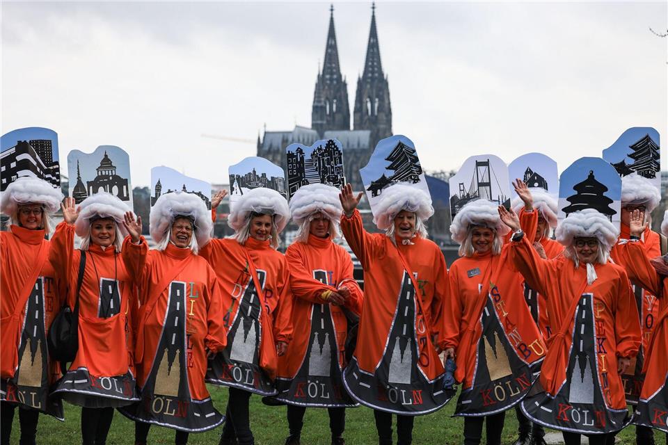 Am Sonntag ziehen wieder die Schull- und Veedelszöch durch Köln. (Archivbild)Oliver Berg/dpa
