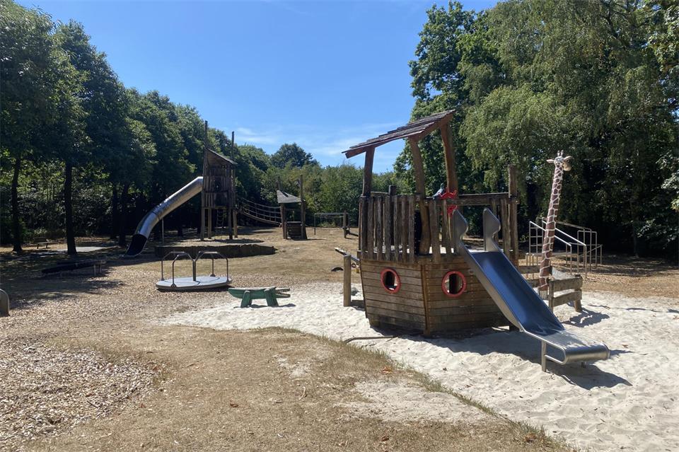 Am Spielplatz am Oedingkamp wünschten sich Besucher bei einer BZ-Umfrage mehr Schatten. Der Platz soll fünf neue Bäume erhalten, so die Pläne der Verwaltung.