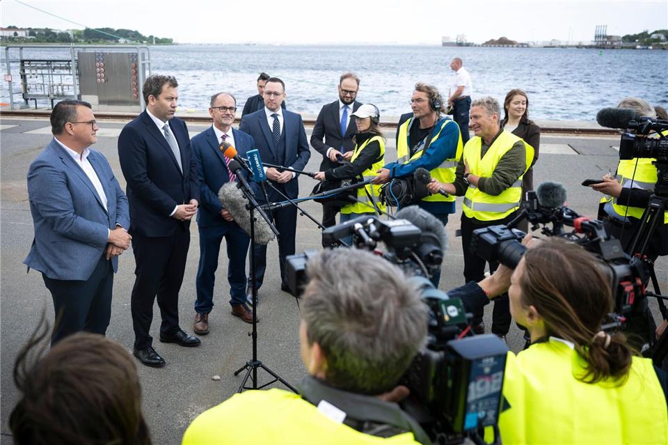 Am Standort des Marineschiffbauers TKMS in Wismar stehen die Zeichen auf Wachstum.Philip Dulian/dpa