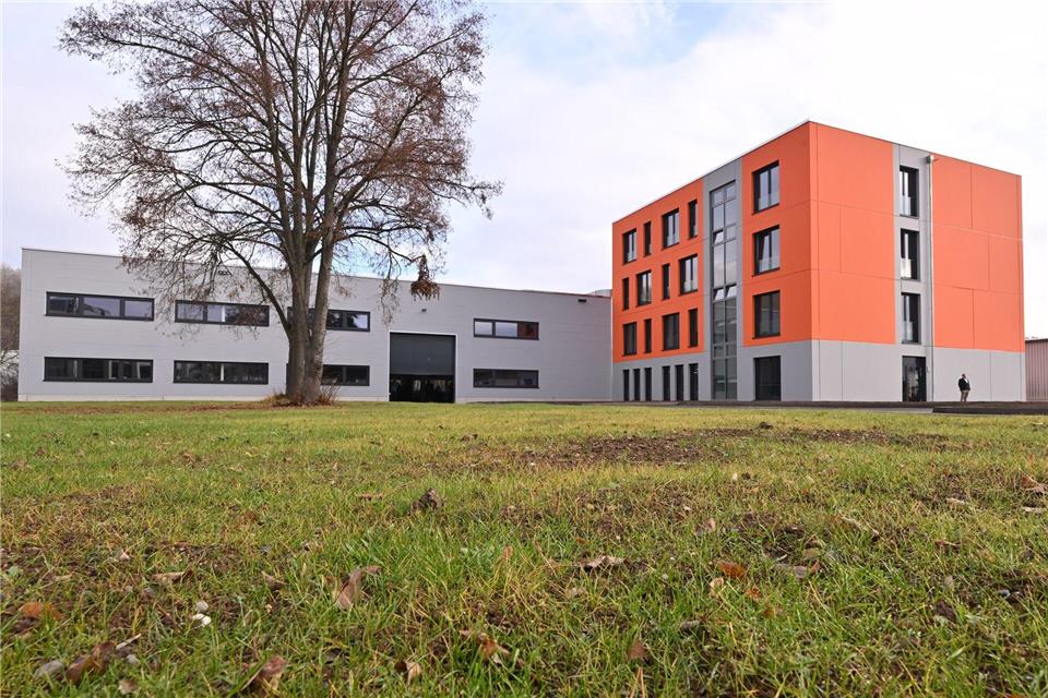 Am Standort in Rudolstadt sollen innovative recyclingfähige Fasertechnologien entwickelt werden, die eine umweltfreundliche Alternative zur wasserintensiven Baumwollherstellung darstellen.Martin Schutt/dpa