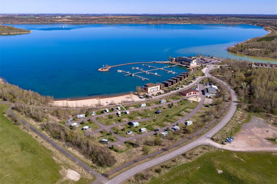 Am Störmthaler See soll für 33,7 Millionen Euro ein inklusiver Campingplatz entstehen. (Archivbild)Jan Woitas/dpa