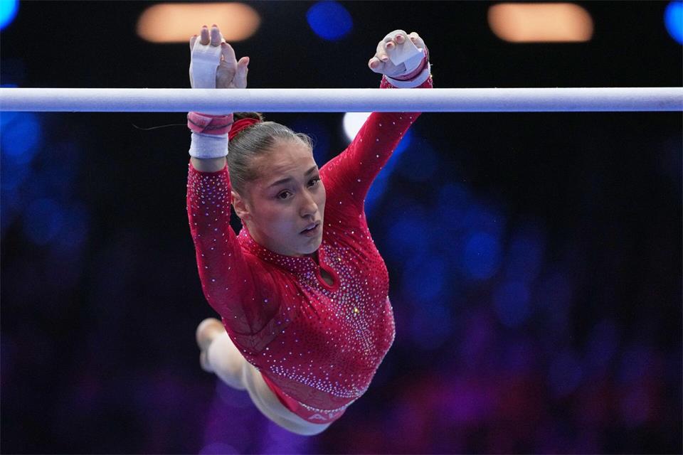 Am Stufenbarren in einer eigenen Liga: Kaylia Nemour.Francisco Seco/AP/dpa