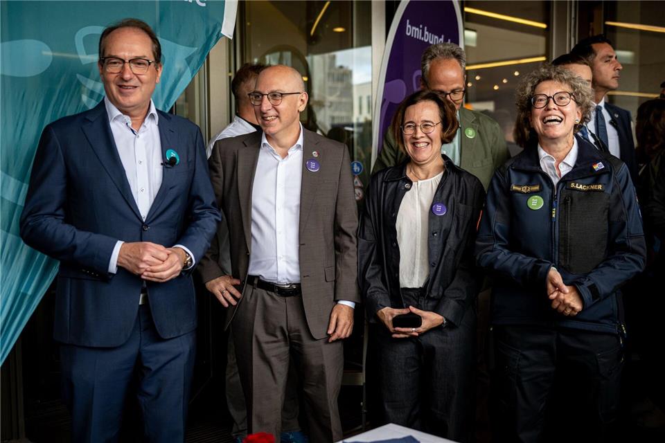 Vize-Präsident Selen wird neuer Chef des Verfassungsschutzes Am Tag der offenen Tür der Bundesregierung gab es einen Kuchen. Das Bundesamt für Verfassungsschutz feiert in diesem Jahr sein 75-jähriges Bestehen. (Archivfoto)Fabian Sommer/dpa