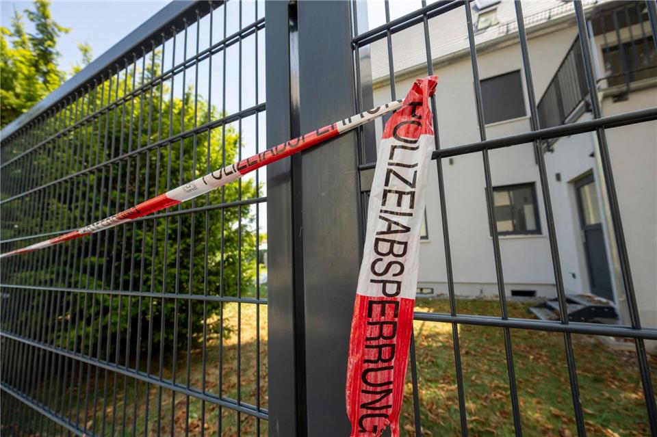 Am Tag nach dem Fund der Leichen blieb das Gelände zunächst gesperrt. Stefan Puchner/dpa