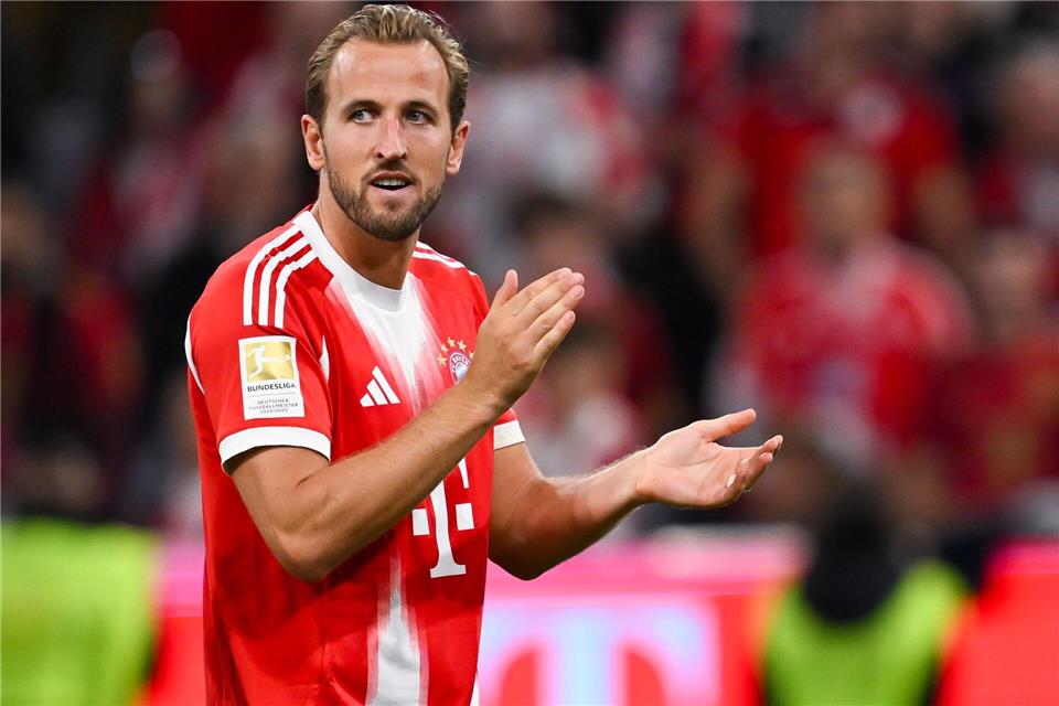 Am Tag nach seinem Hattrick gegen Leipzig musste Harry Kane in Tirol nur viele Autogramme schreiben, aber nicht wieder auf den Platz.Sven Hoppe/dpa