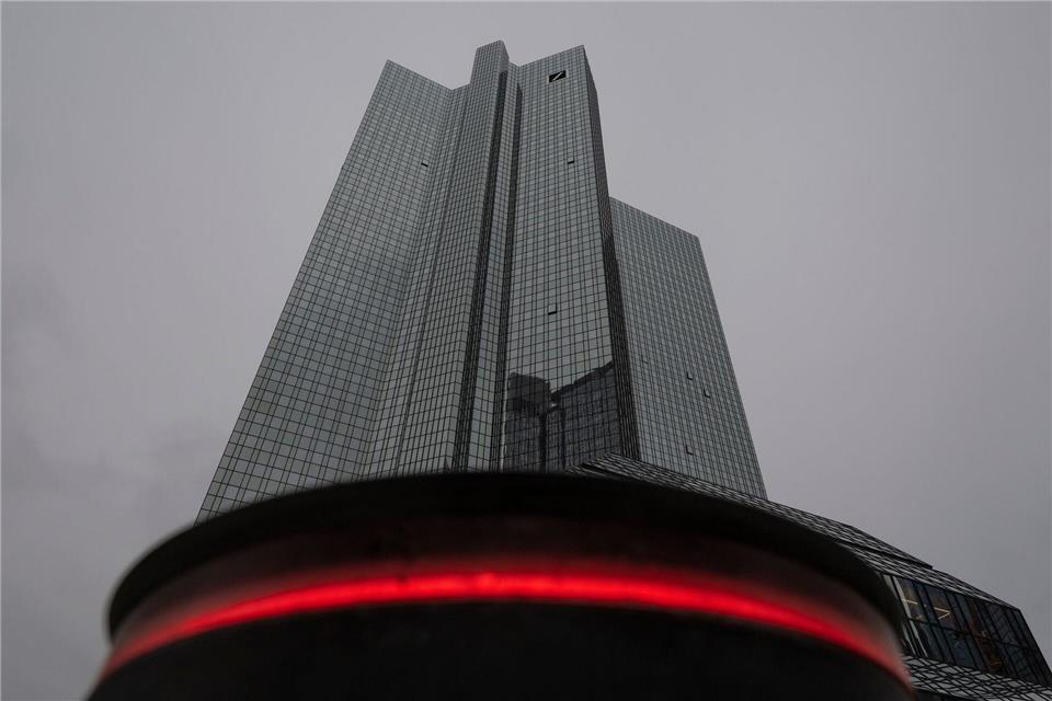 Am Tag vor der Bilanzvorlage fand im Hauptsitz der Bank in Frankfurt eine Razzia des BKA wegen des Verdachts der Geldwäsche statt.Boris Roessler/dpa