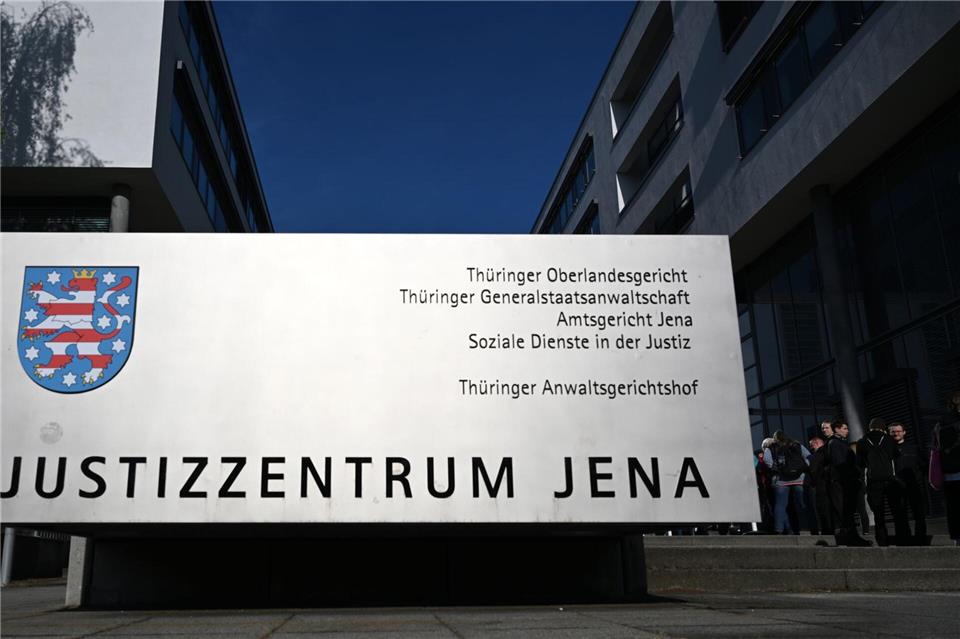 Am Thüringer Oberlandesgericht startet im April ein Prozess gegen ein mutmaßliches Mitglied einer bewaffneten Gruppierung, die im syrischen Bürgerkrieg aktiv gewesen sein soll. (Symbolbild)Martin Schutt/dpa