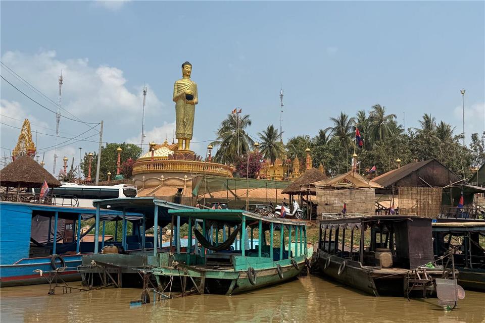 Am Tonle Sap können Touristen das traditionelle Leben vieler Kambodschaner erleben.Carola Frentzen/dpa