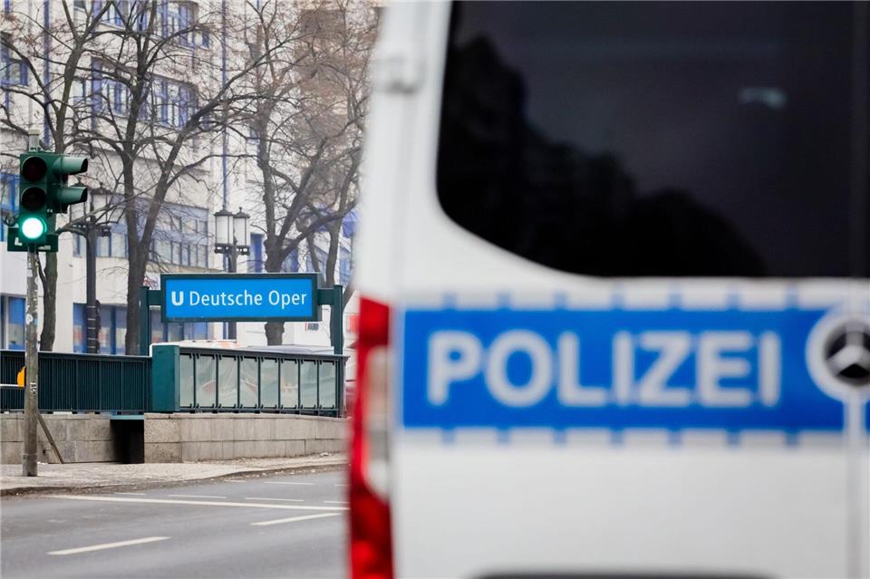 Am U-Bahnhof Deutsche Oper in Berlin ist ein 17-Jähriger durch einen Stromschlag getötet worden.Christoph Soeder/dpa