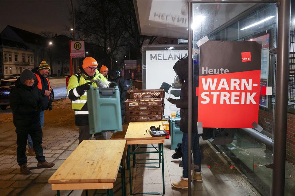 Am Vormittag ist eine Kundgebung geplantBodo Marks/dpa