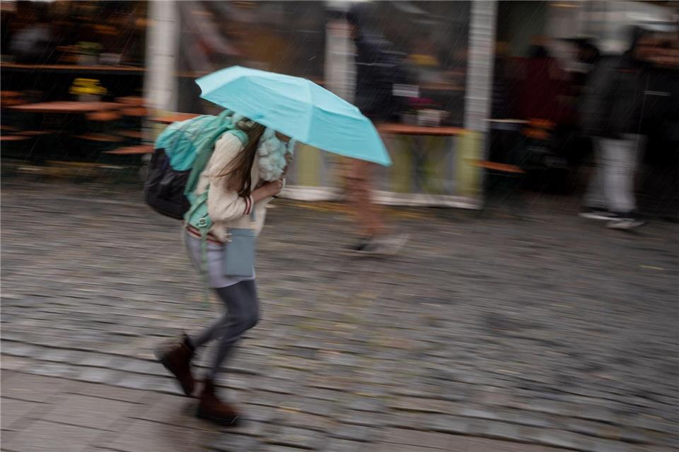 Herbstliches Wochenende steht in Bayern bevor Am Wochenende bleibt es windig in Bayern. (Symbolbild)Peter Kneffel/dpa