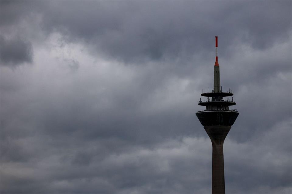 Am Wochenende fällt ein Blick in den Himmel in NRW wohl meist sehr bewölkt aus.Christoph Reichwein/dpa