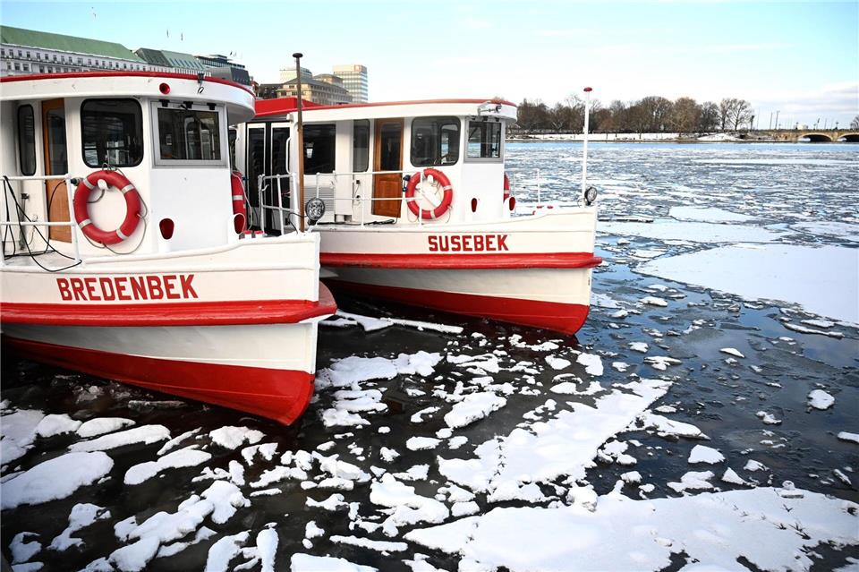 Am Wochenende klettern die Temperaturen nach oben. (Symbolbild)Daniel Bockwoldt/dpa