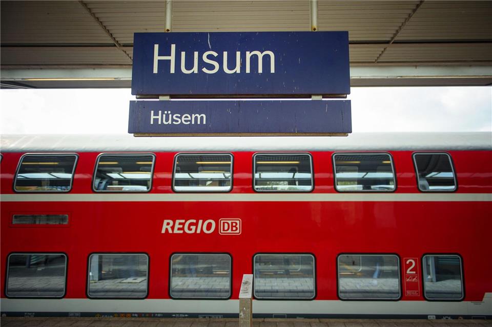 Am Wochenende kommt es wegen Bauarbeiten zu Einschränkungen bei der Bahn rund um Husum (Archivbild).Gregor Fischer/dpa