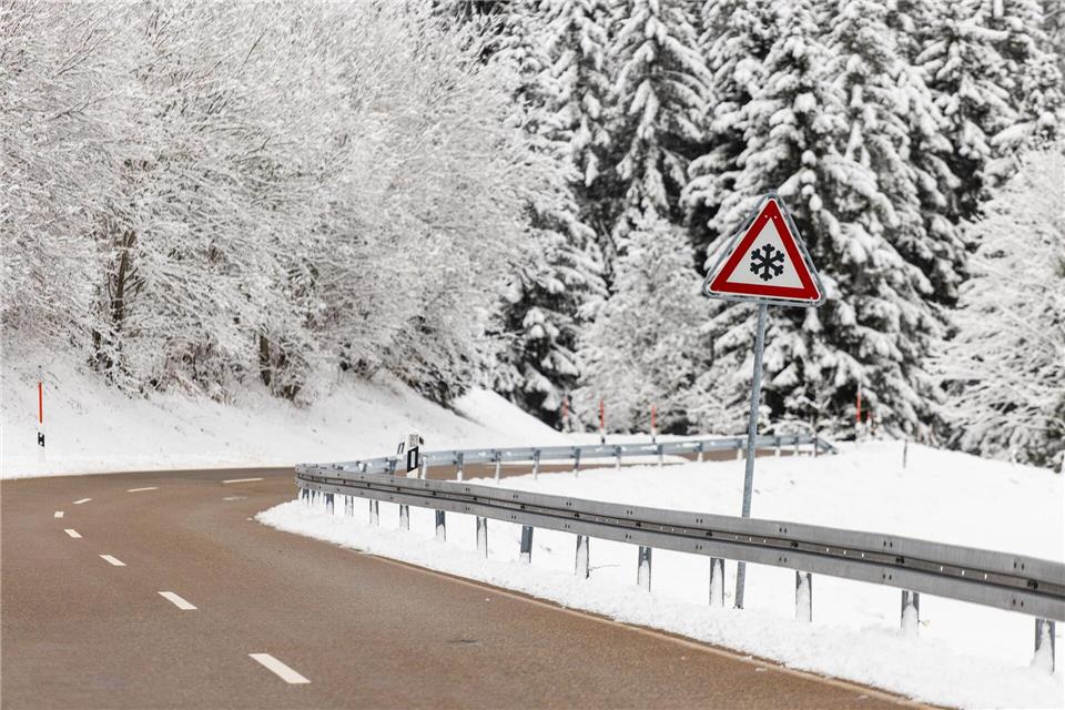 Am Wochenende soll auch der Schnee zurückkehren. (Archivbild)Philipp von Ditfurth/dpa