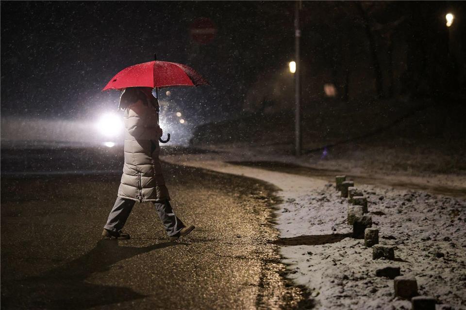 Am Wochenende wird es im Südwesten wieder ungemütlich: Erst regnet es, dann kommt Schnee dazu. (Archivbild)Thomas Warnack/dpa