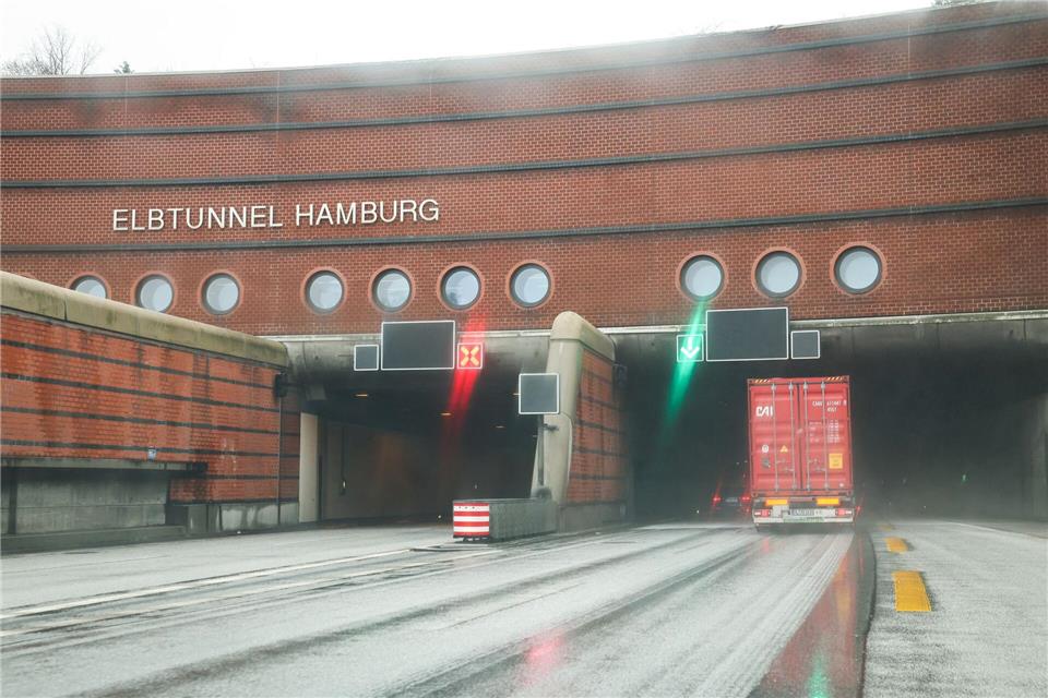 Am Wochenende wurde der Elbtunnel für rund 50 Stunden gesperrt. (Archivbild)Christian Charisius/dpa