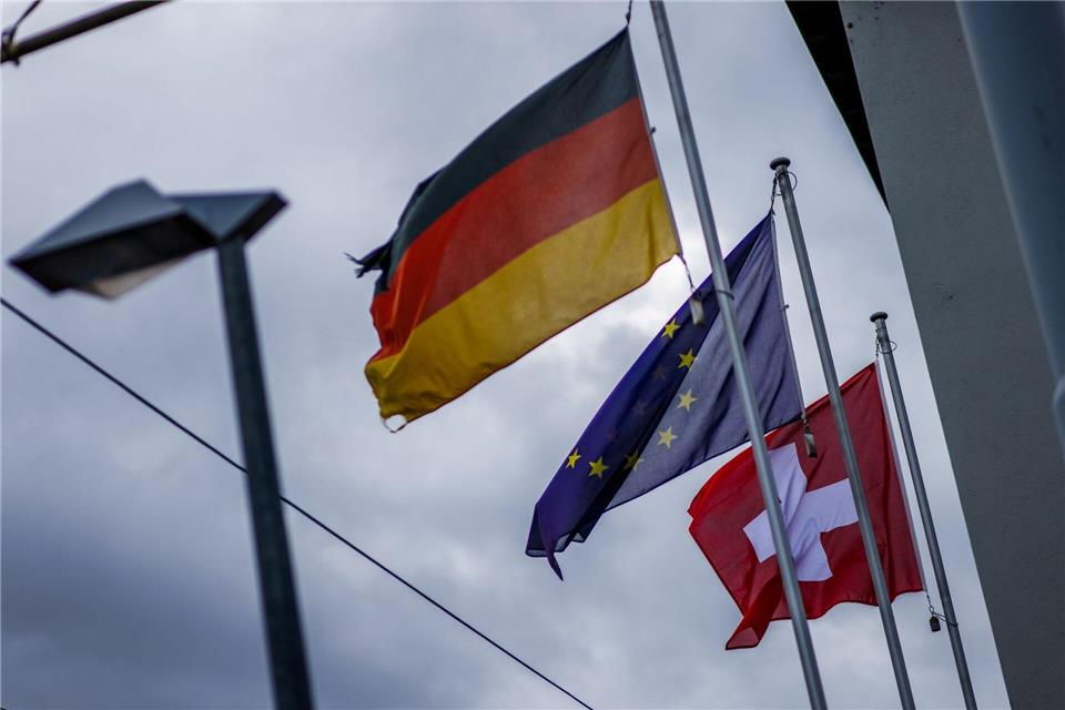 Am beliebtesten ist bei Deutschen im europäischen Ausland die Schweiz. (Symbolbild)Philipp von Ditfurth/dpa