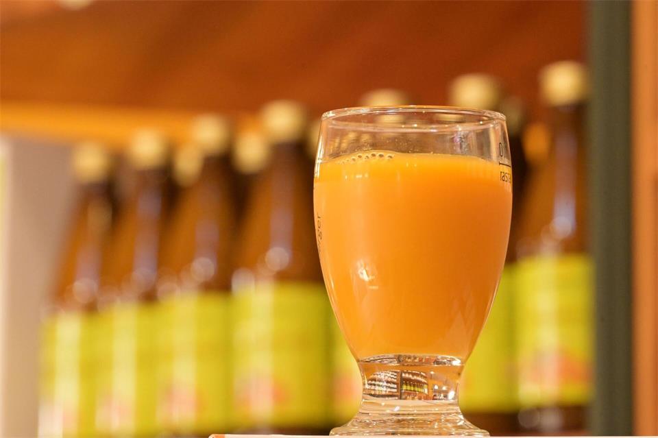 Am beliebtesten ist purer Sanddorn-Saft.Michael Bahlo/dpa