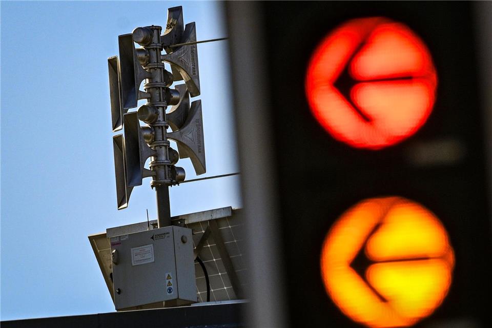 Alarm von mehr als 200 Sirenen am Warntag in Berlin zu hören Am bundesweiten Warntag waren in Berlin zum ersten Mal seit langem wieder auch Sirenen von den Dächern zu hören. Jens Kalaene/dpa