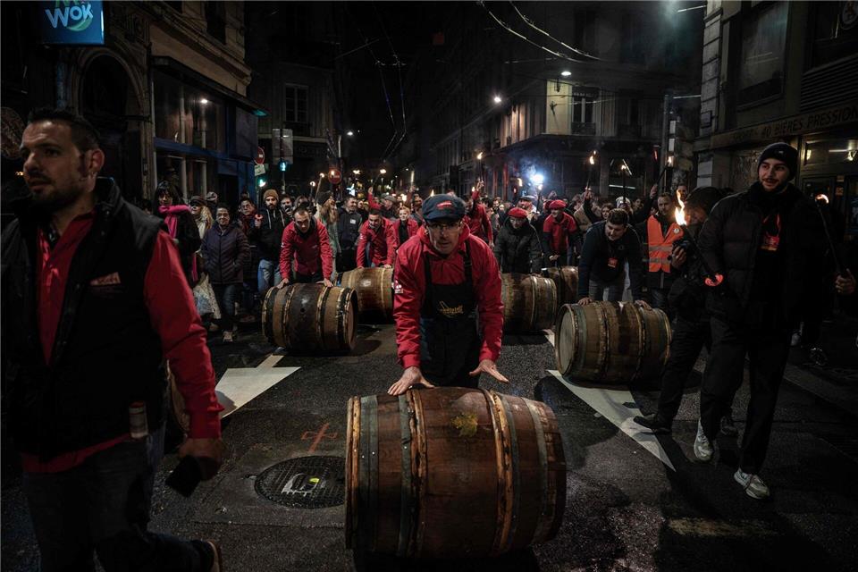 Am dritten Donnerstag im November kann der neue Beaujolais verkostet werden.Jeff Pachoud/AFP/dpa