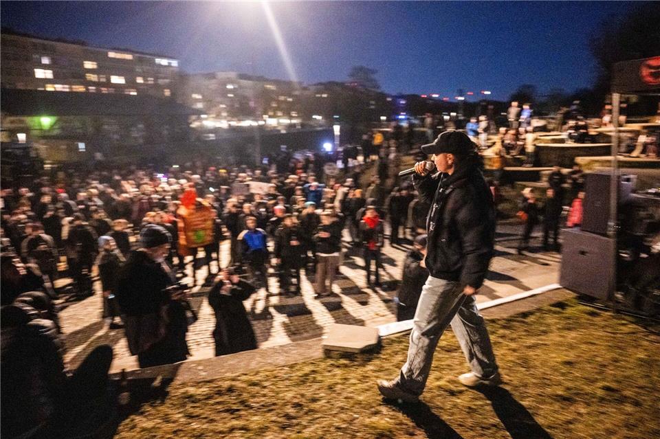 Am ersten Abend der nächtlichen Schließung gibt es ein Protestkonzert im Görlitzer Park. Christophe Gateau/dpa