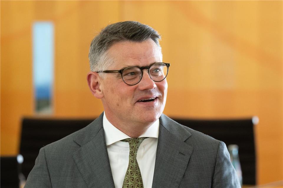 Am ersten der drei Plenartage der Woche wird im Landtag eine Regierungserklärung von Ministerpräsident Rhein erwartet. (Archivbild)Boris Roessler/dpa