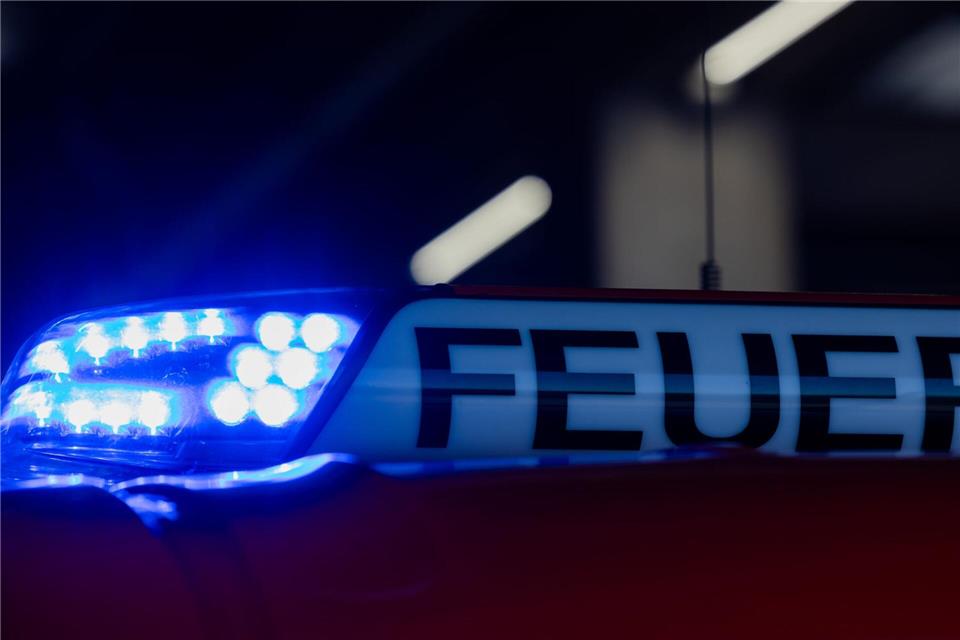 Am frühen Morgen war die Feuerwehr an einem Wohnhaus in Wolfhagen im Einsatz. (Symbolbild)Rolf Vennenbernd/dpa
