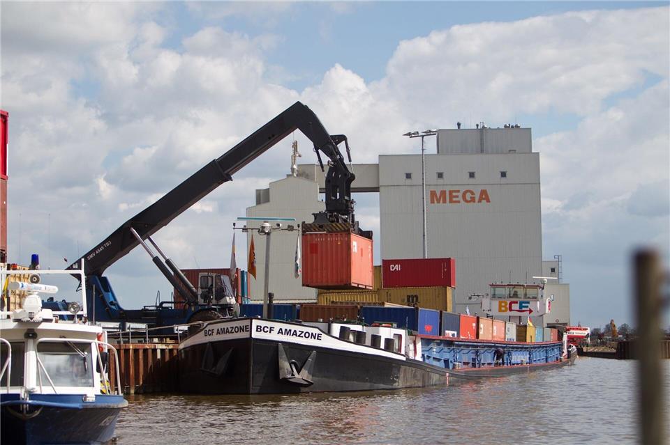 Am häufigsten wurden 2025 Erzeugnisse der Land- und Forstwirtschaft sowie Fischerei verschifft. (Symbolbild)picture alliance / ZB