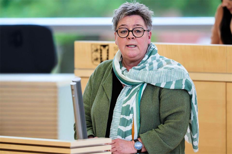 „Am letzten Wochenende im Juni hatten wir in Schleswig-Holstein Temperaturen von bis zu 38 Grad messen können“, sagte Birte Pauls. (Archivbild)Frank Molter/dpa