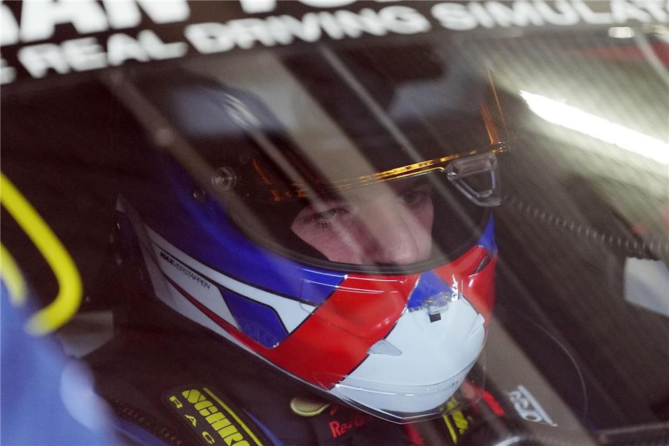 Verstappen mit Karriere-Bekenntnis zu Red Bull Am liebsten immer hinterm Steuer: Max VerstappenThomas Frey/dpa
