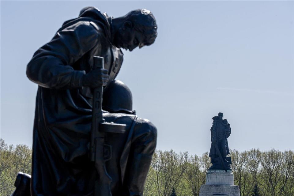 Am sowjetischen Ehrenmal in Treptow sind am 8. Mai keine offiziellen Gedenkveranstaltungen geplant. (Archivbild) Soeren Stache/dpa