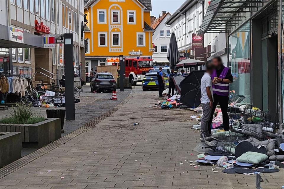 Am vergangenen Freitag fuhr ein Mann nach einem medizinischen Notfall in Hofgeismar in eine Fußgängerzone. (Archivbild)---/HessenNewsTV/dpa