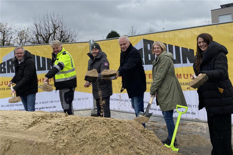 Am zukünftigen Ubuntu-Haus am Pastoratsweg 12 in Heiden fiel nun der erste Spatenstich.