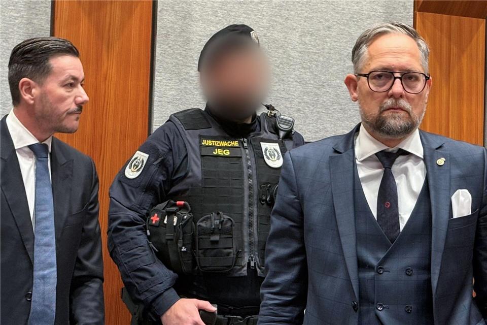 „Benko ist ein Kämpfer“ - Zwei Jahre Haft für Ex-Milliardär Am zweiten Tag im Verfahren gegen René Benko wegen des Verdachts der Gläubiger- Schädigung fiel das Urteil. Matthias Röder/dpa
