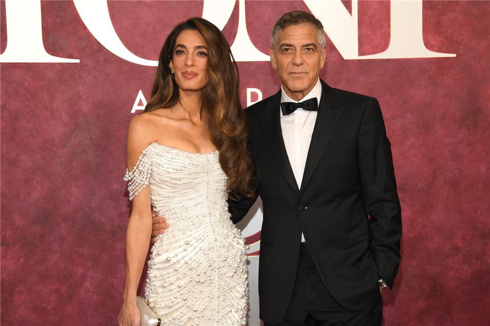 Amal und George Clooney öffnen ihre Luxusvilla am Comer See für einige Großspender. (Archivbild)Evan Agostini/Invision/dpa