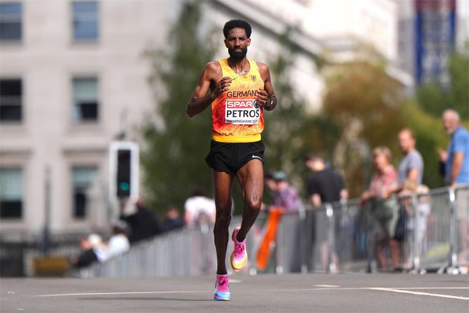 Amanal Petros hat beim Frankfurt-Marathon den zweiten Platz belegt. (Archivbild)Martin Rickett/PA Wire/dpa