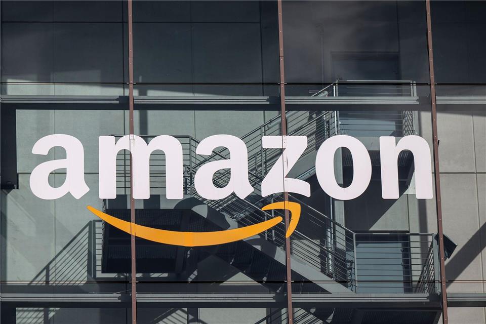 Amazon baut neue Verteilzentren. (Archivbild)Peter Kneffel/dpa