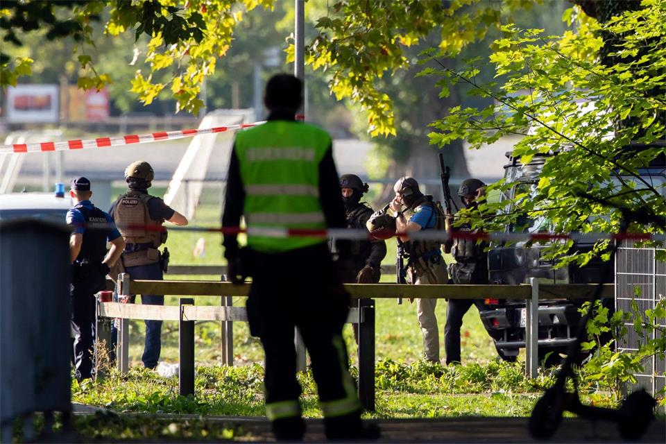 Amok, Terror, Abrechnung unter Kriminellen: Die Ermittler prüfen mehrere Szenarien.Michael Buholzer/KEYSTONE/dpa