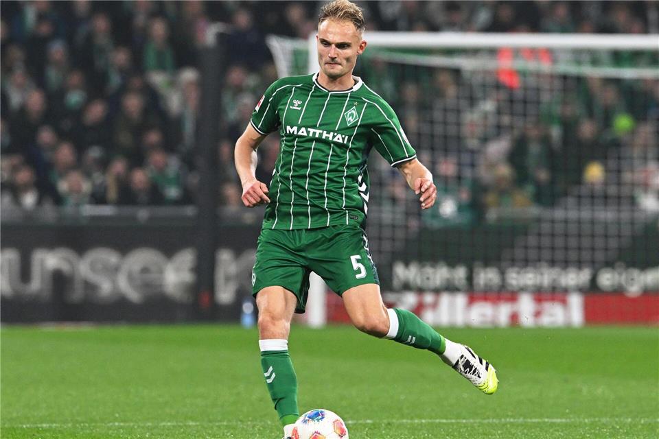 Amos Pieper will mit Werder Bremen den Derby-Sieg. (Archivfoto)Carmen Jaspersen/dpa