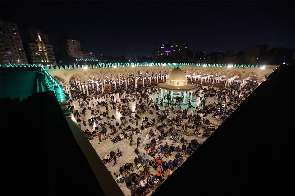 Amr ibn Al-A’as-Moschee  in Kairo: Gläubige feiern heilige Nacht im RamadanMohammed Talatene/dpa