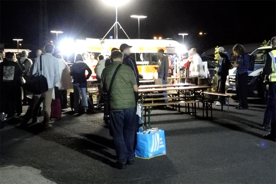 An Bord befanden sich 238 Reisende und acht DB-Mitarbeiter.Pascal H�fig/NEWS5/dpa