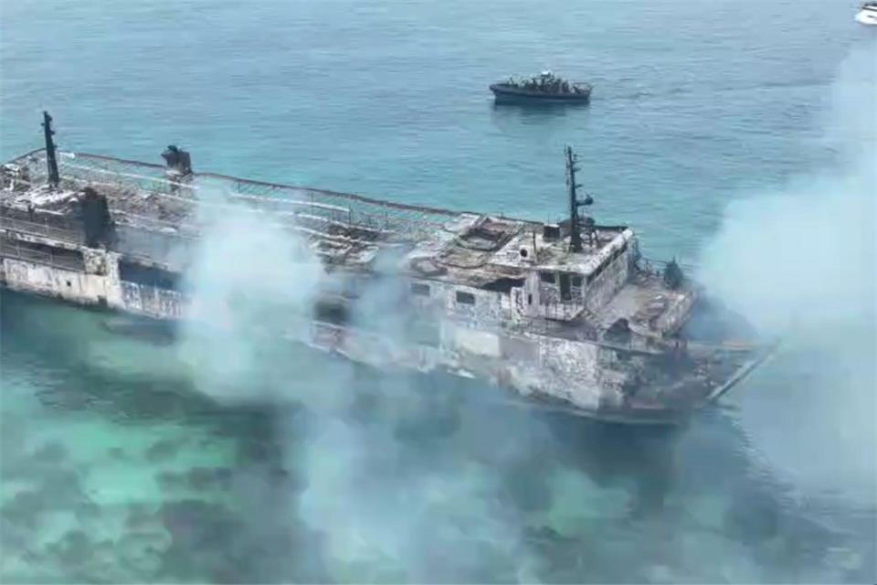 An Bord waren etwa 130 Menschen, als es zu der Brandkatastrophe kam. (Archivbild)Philippine Coast Guard/dpa