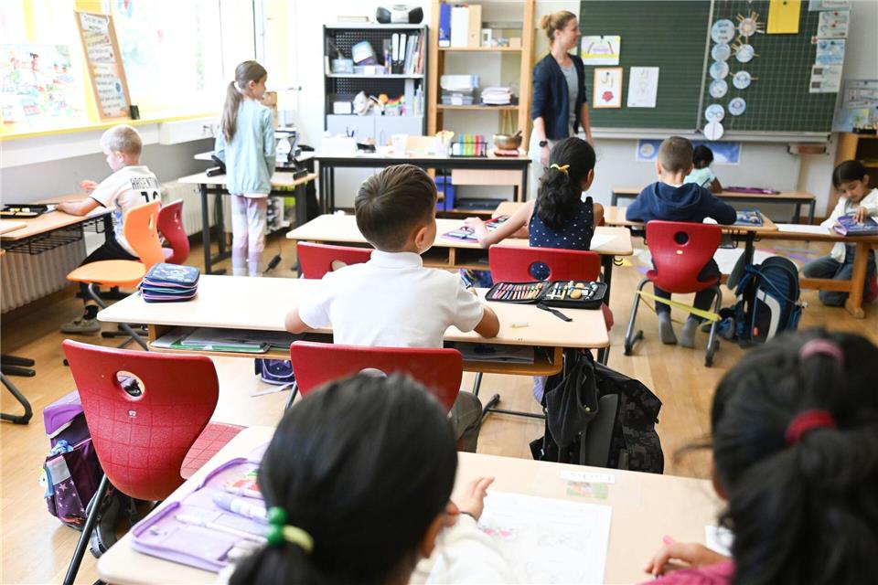 An Grundschulen im Südwesten sind die Klassen der Studie zufolge kleiner als im Bundesschnitt. (Archivbild)Bernd Weißbrod/dpa