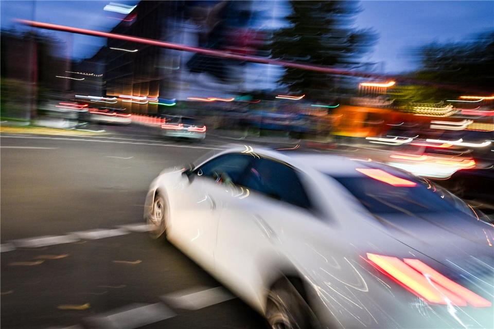 An Kreuzungen kommt es besonders oft zu Unfällen. (Archivbild)Jens Kalaene/dpa